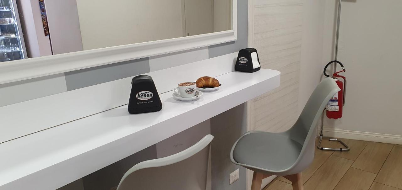 Dimora Costantino Bed & Breakfast Naples Luaran gambar