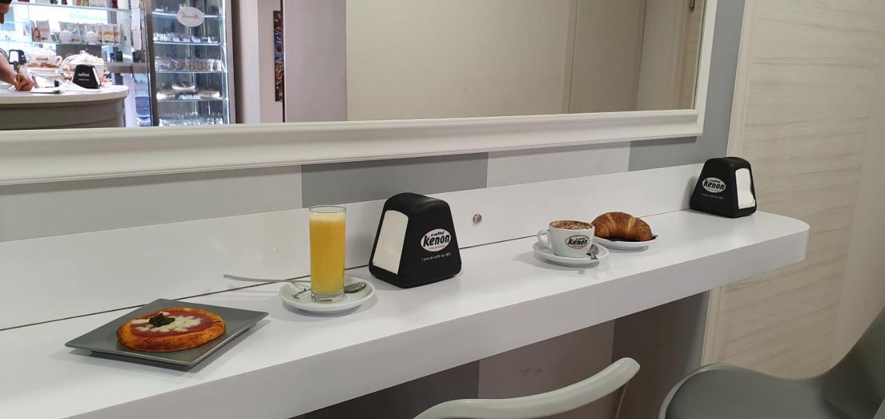 Dimora Costantino Bed & Breakfast Naples Luaran gambar