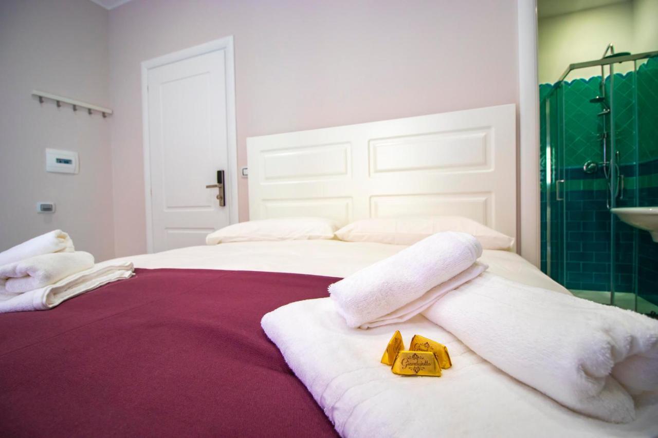 Dimora Costantino Bed & Breakfast Naples Luaran gambar